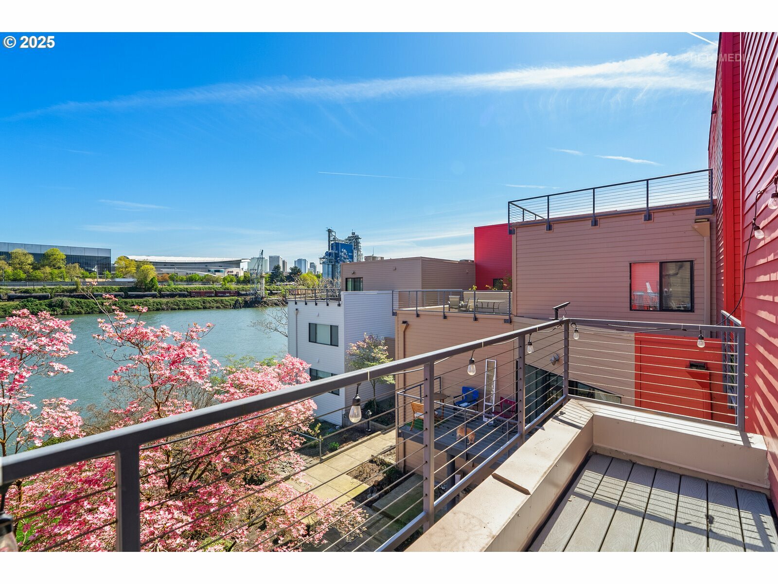 Property Photo: 910 NW Naito Pkwy I-19 OR 97209