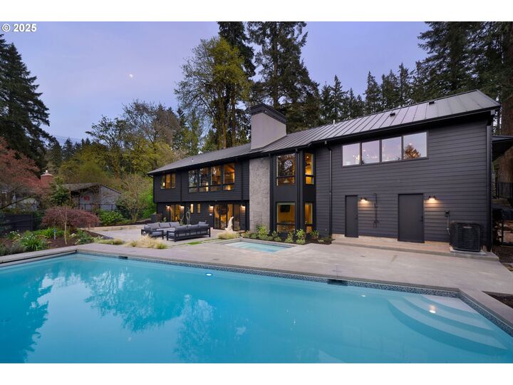 Property Photo:  2627 Park Rd  OR 97034 