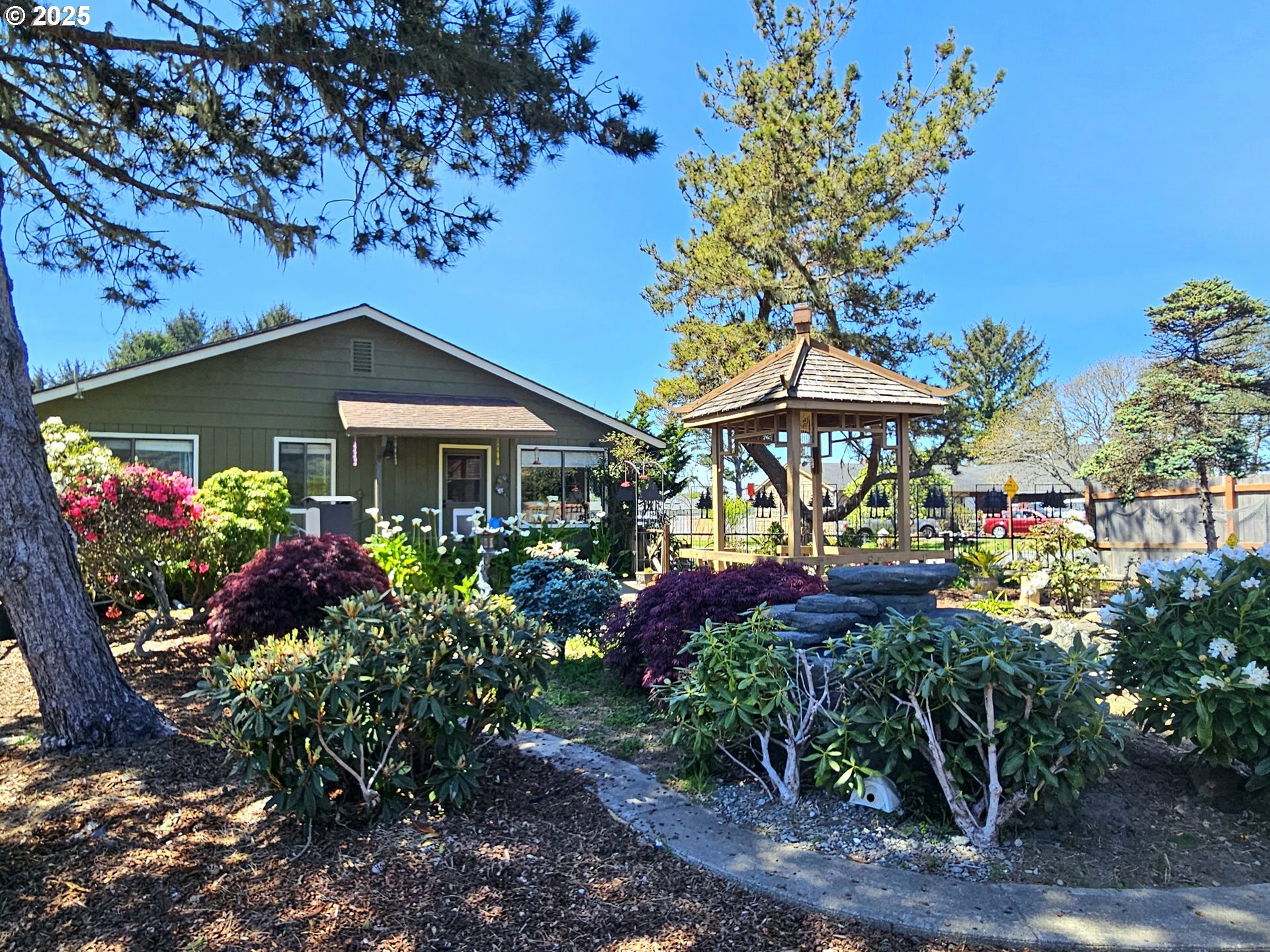 Property Photo: 97950 Holly Ln OR 97415