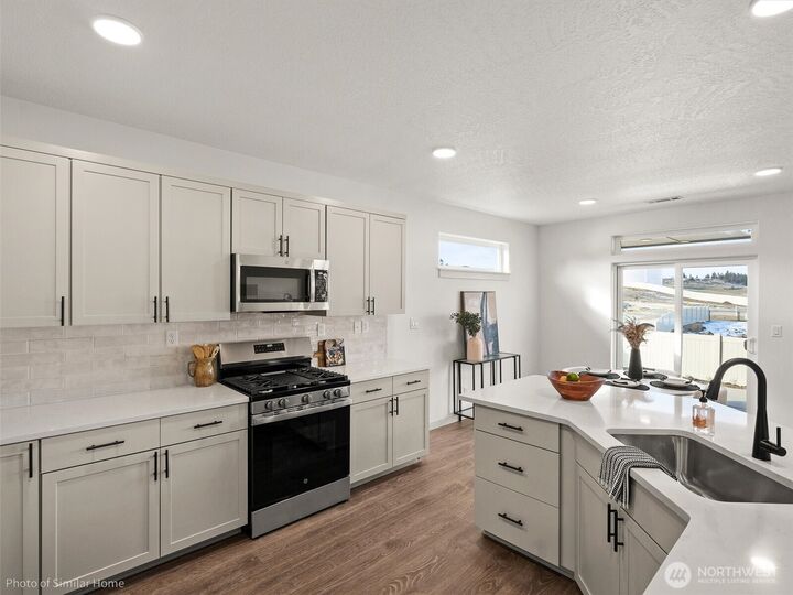 Property Photo: 1374 Lillian Ave WA 99362