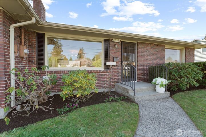 Property Photo:  2632 N Winnifred Street  WA 98407 