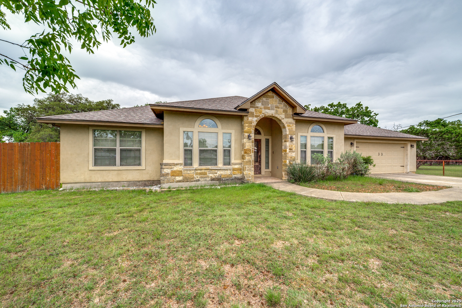 Property Photo: 1424 Kings Ranch TX 78003