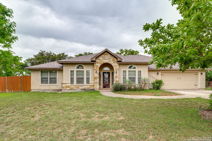 Property Photo: 1424 Kings Ranch TX 78003