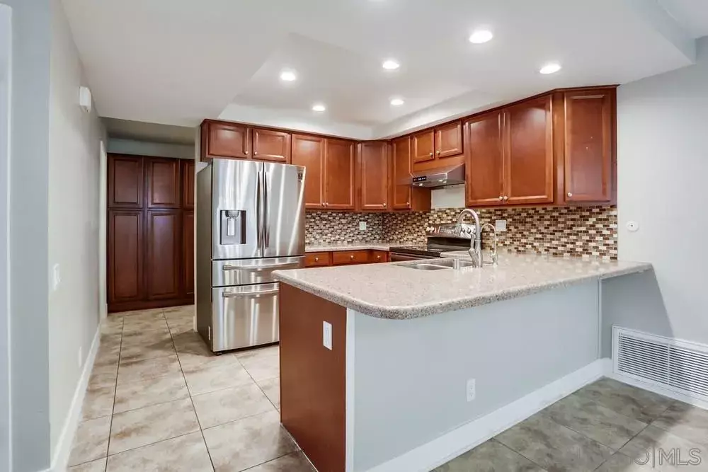 Property Photo: 9840 Guisante Ter CA 92124