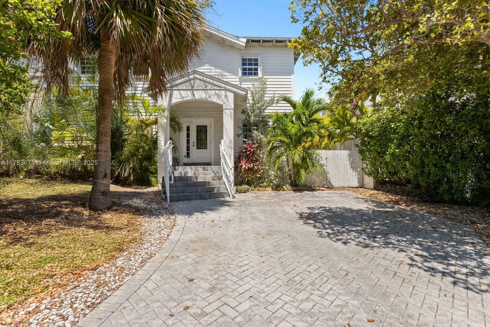 Property Photo: 442 Fernwood Rd 442 FL 33149