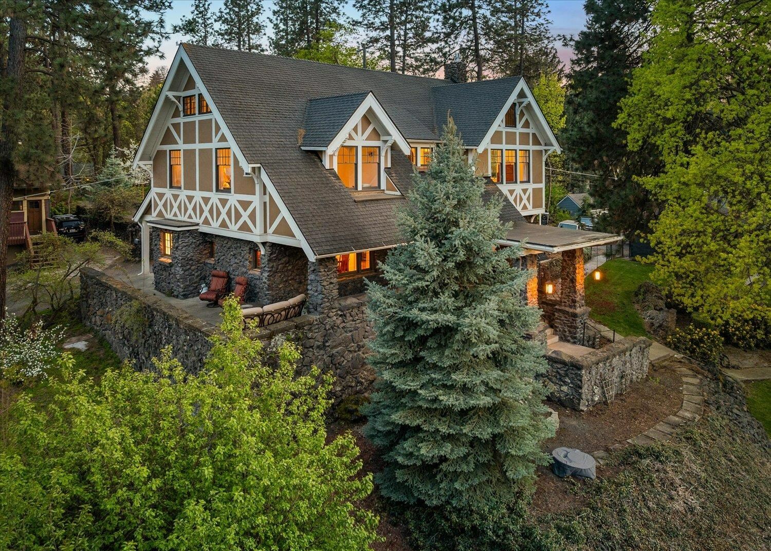 Property Photo: 530 E 11th Ave WA 99202