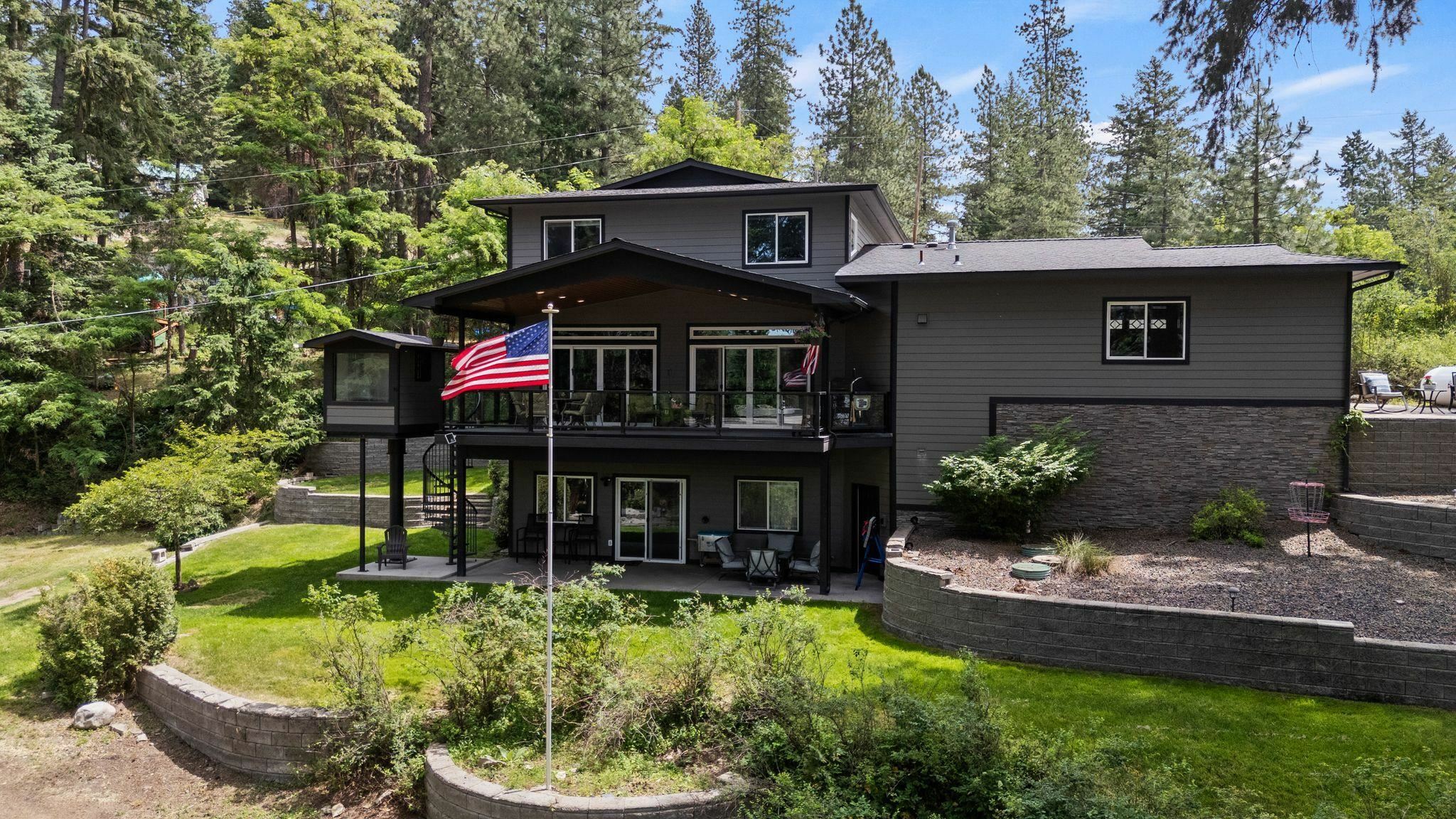 Property Photo: 12808 N North Park St WA 99025