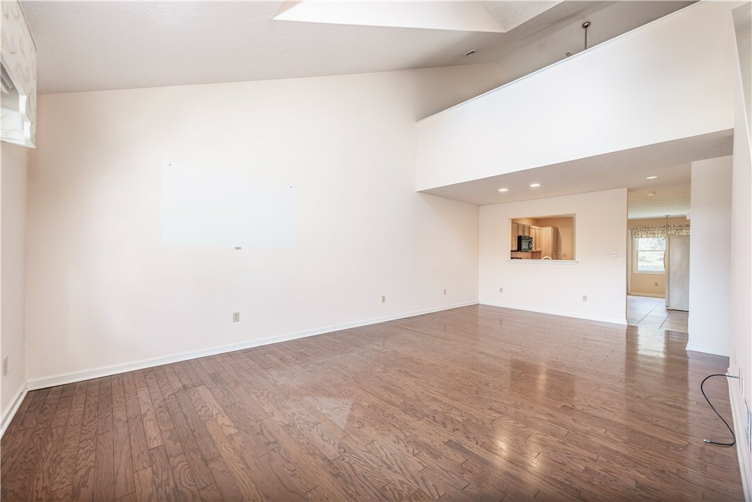 Property Photo: 5525 Worthington Ct PA 15017