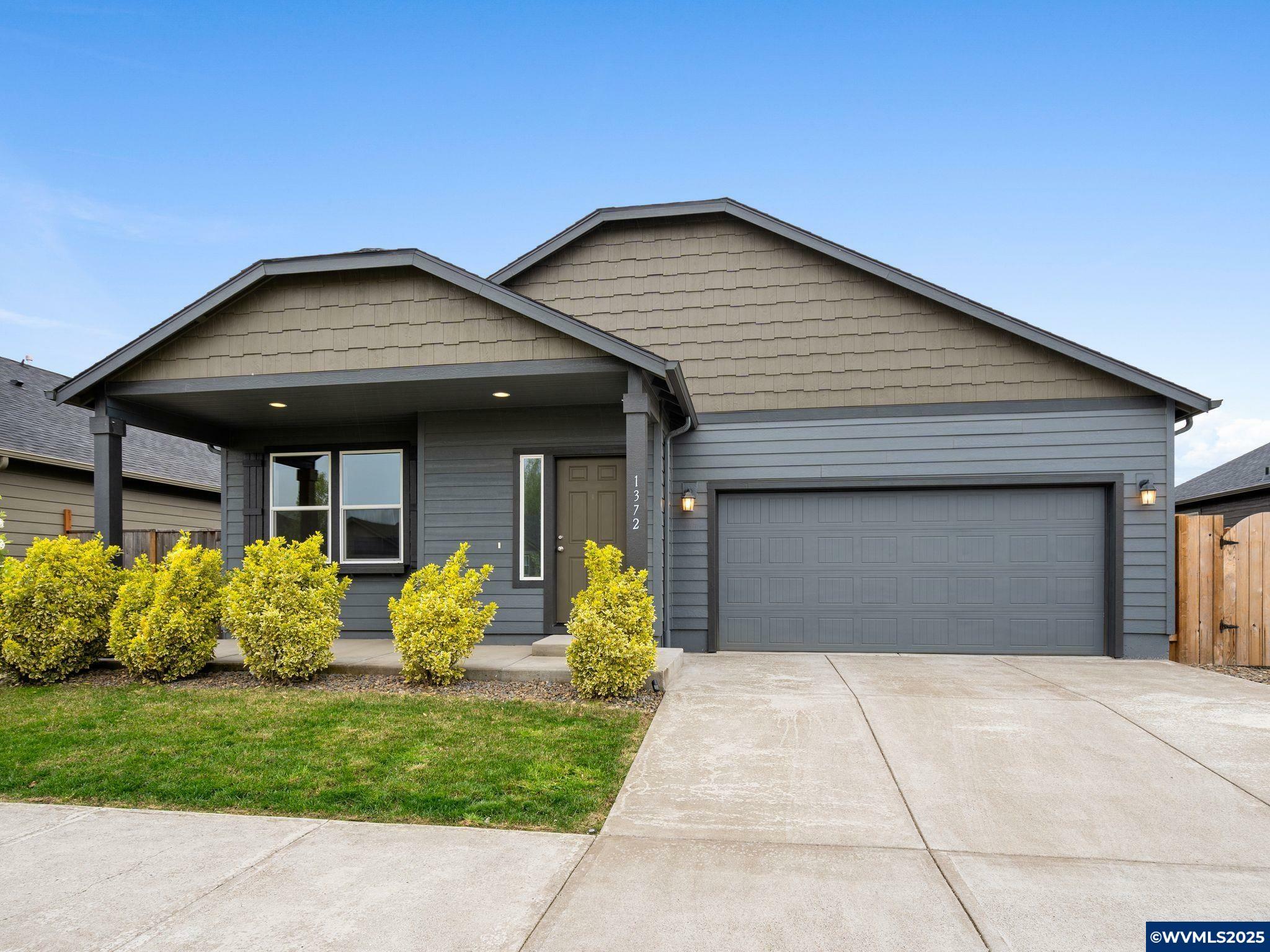 Property Photo: 1372 Washington St St OR 97351