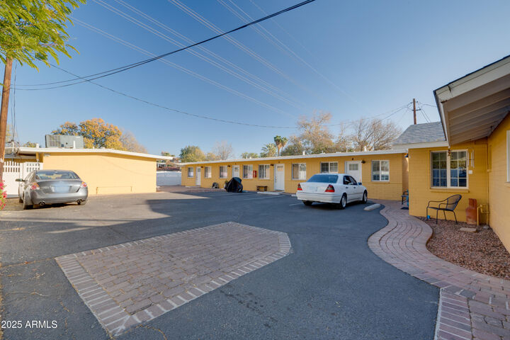 Property Photo:  1219 S Farmer Avenue  AZ 85281 