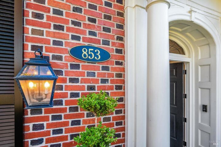Property Photo:  