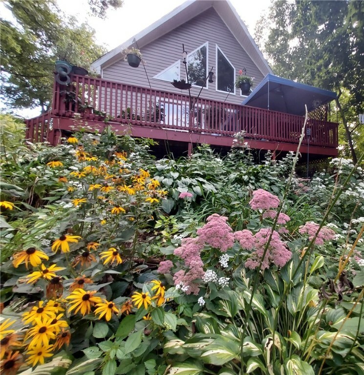 Property Photo:  64 Golden Glow Drive  NY 14905 