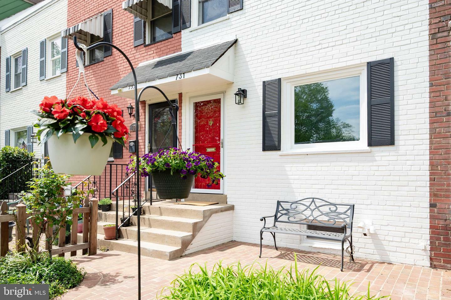 Property Photo: 731 S Alfred Street S VA 22314