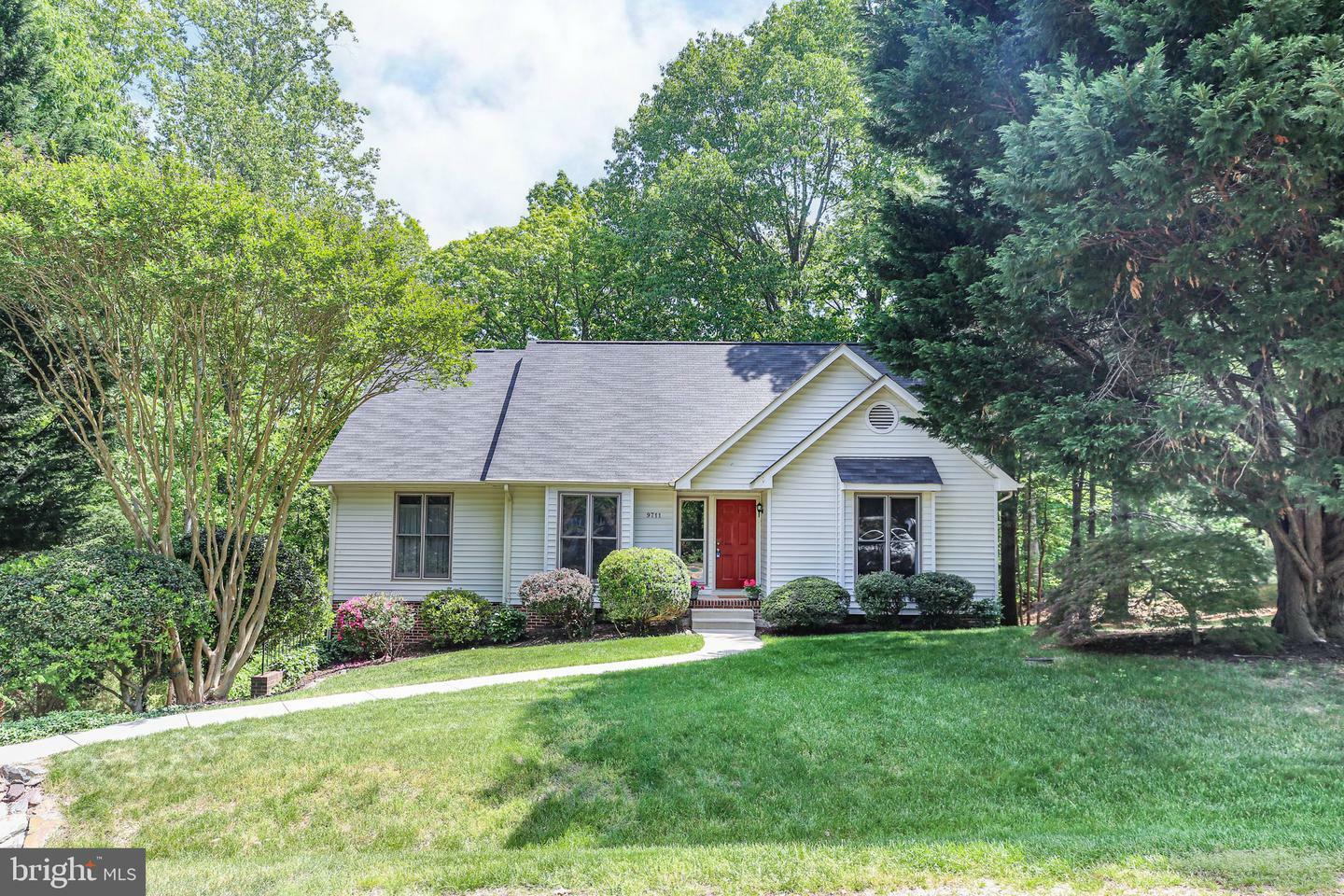 Property Photo: 9711 Gunston Hall Road VA 22408