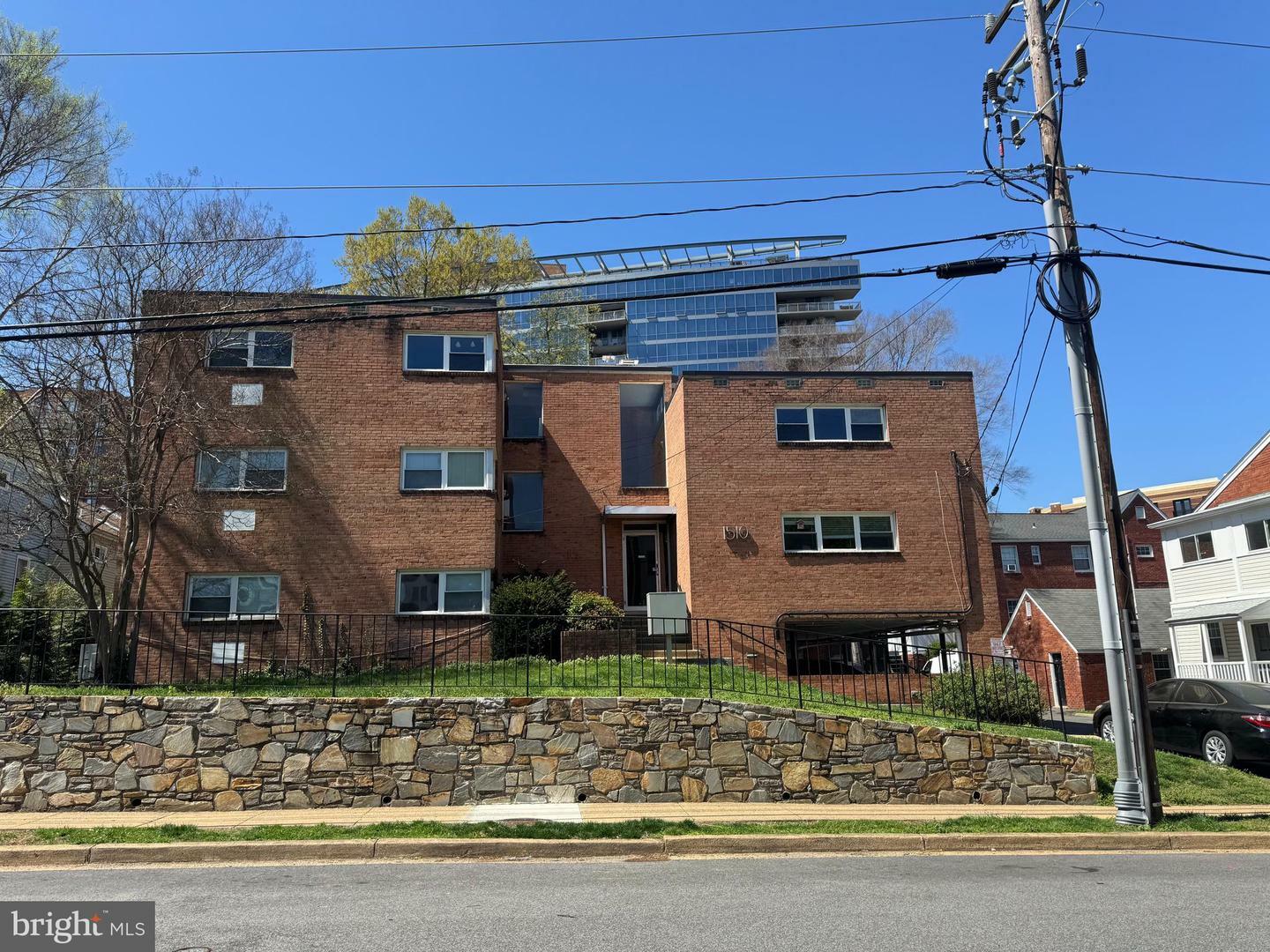 Property Photo: 1510 N Rolfe Street 8 VA 22209
