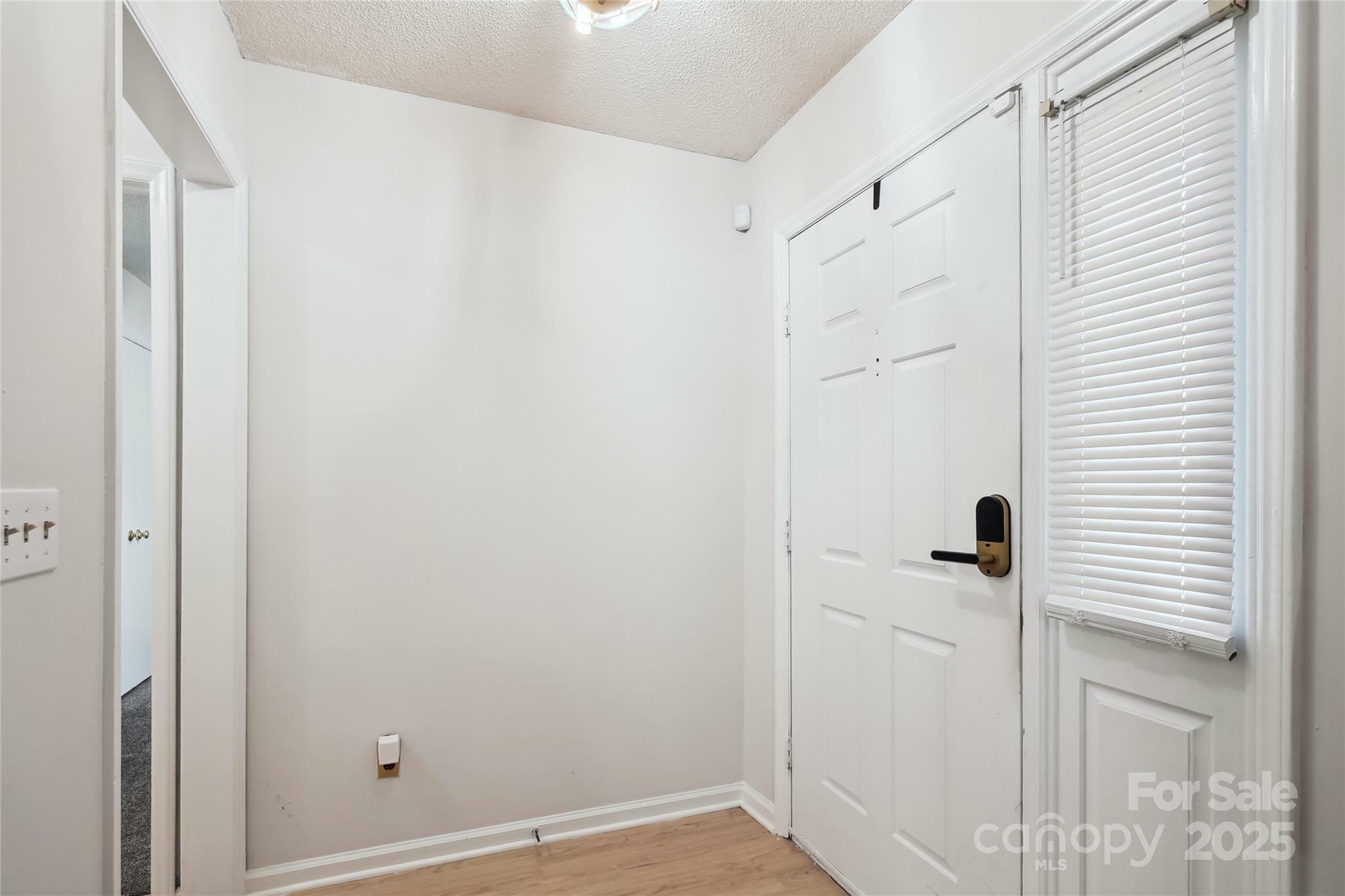 Property Photo: 8322 Summerglen Circle NC 28227