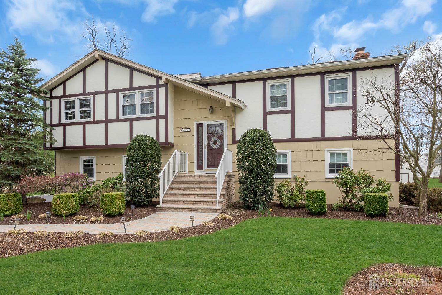 Property Photo:  423 Brentwood Drive  NJ 08854 