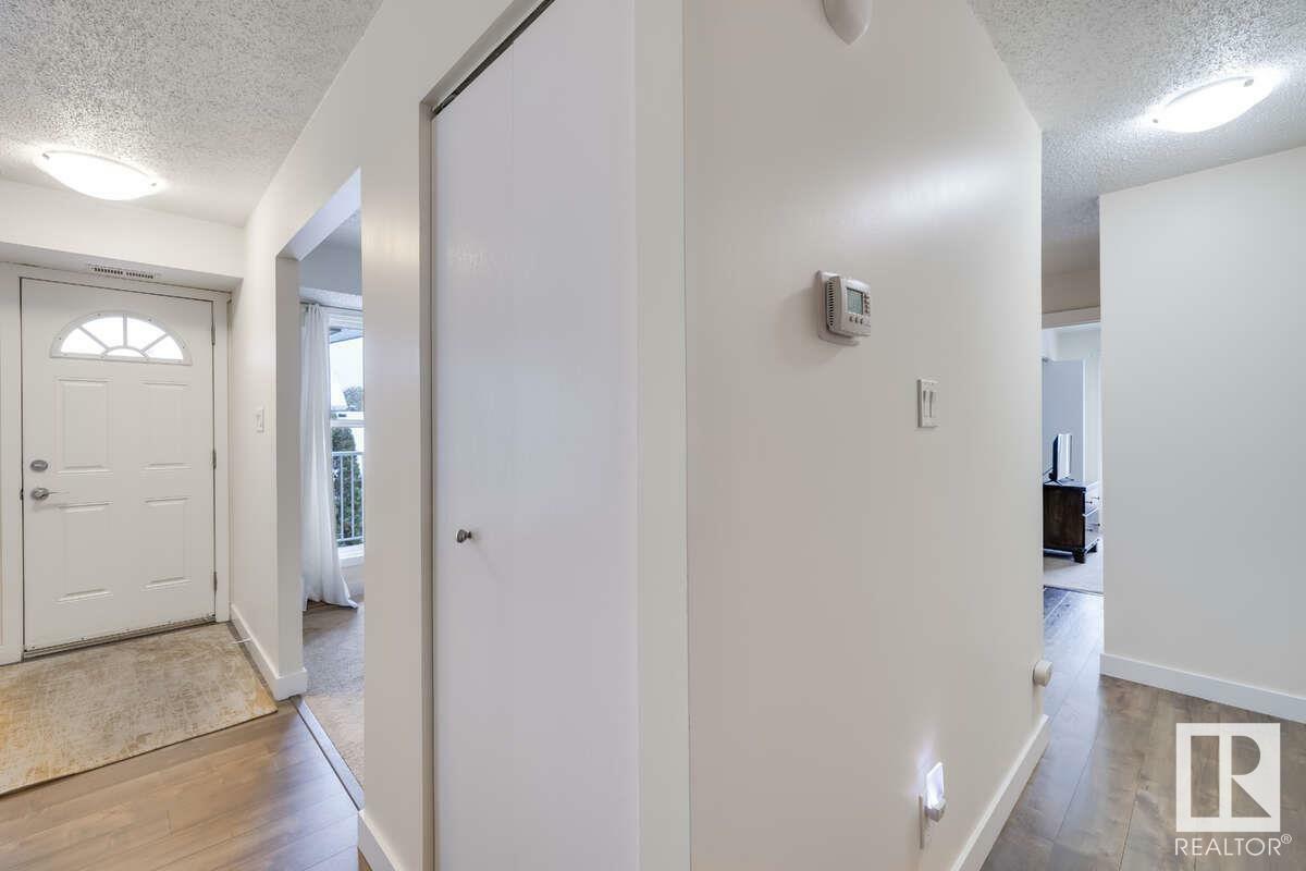 2306 151 Avenue NW  Edmonton AB T5Y 2L1 photo
