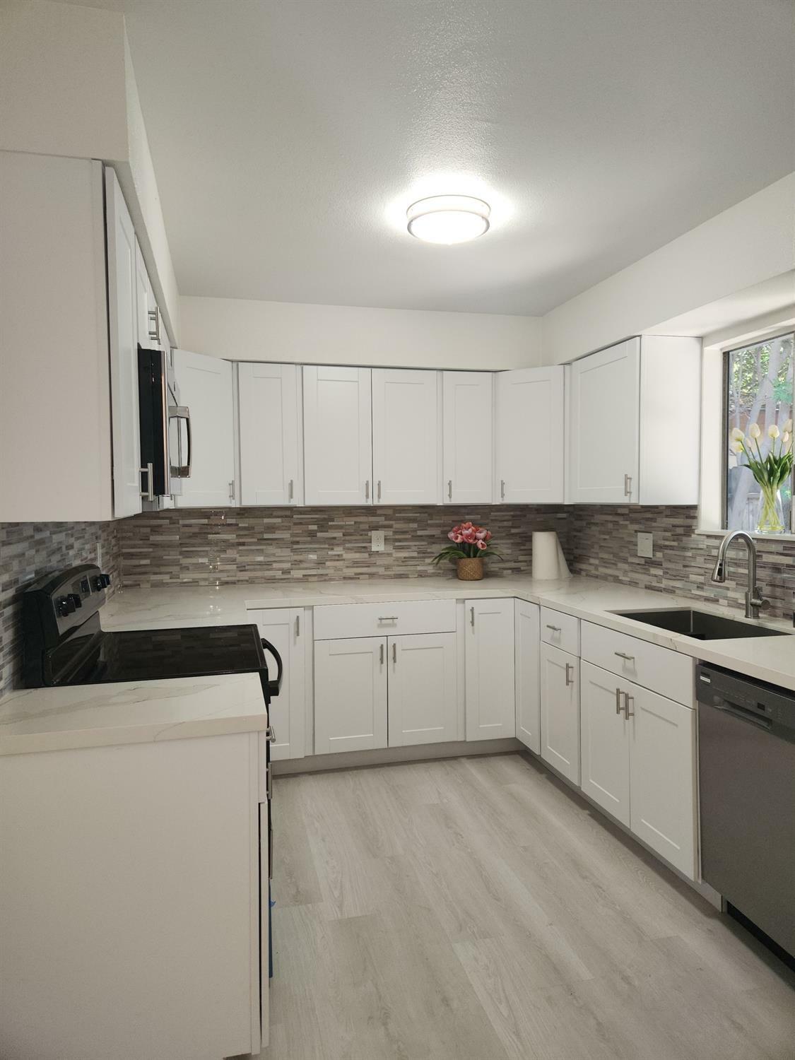 Property Photo: 2457 W San Gabriel Avenue CA 93705