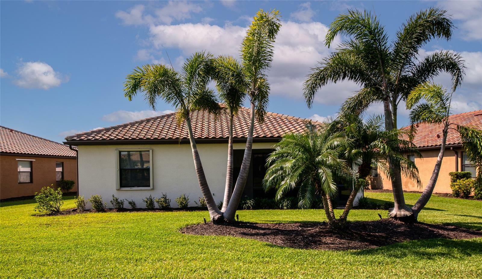 Property Photo: 6524 Willowshire Way FL 34212