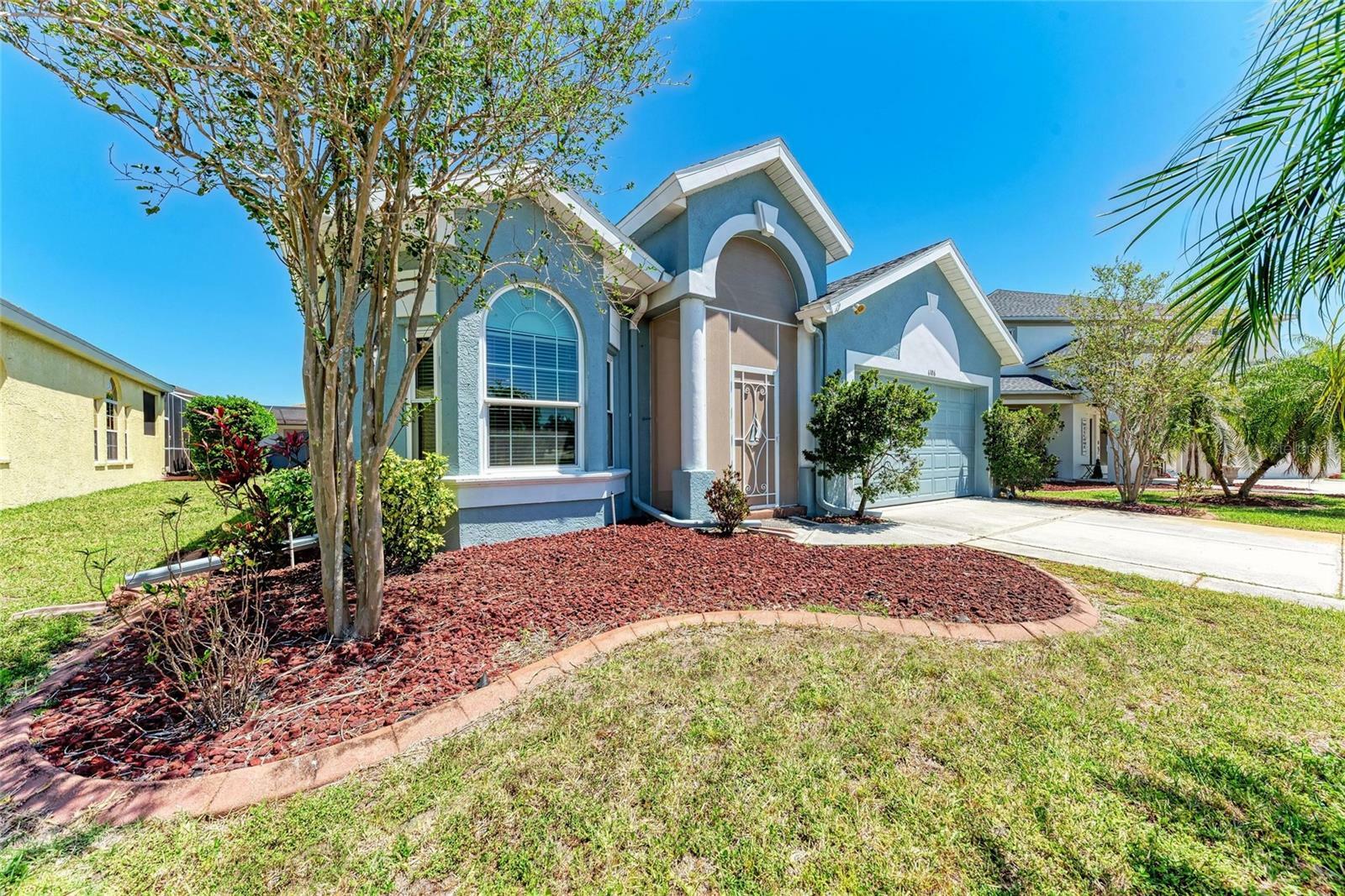 Property Photo: 6106 New Paris Way FL 34222