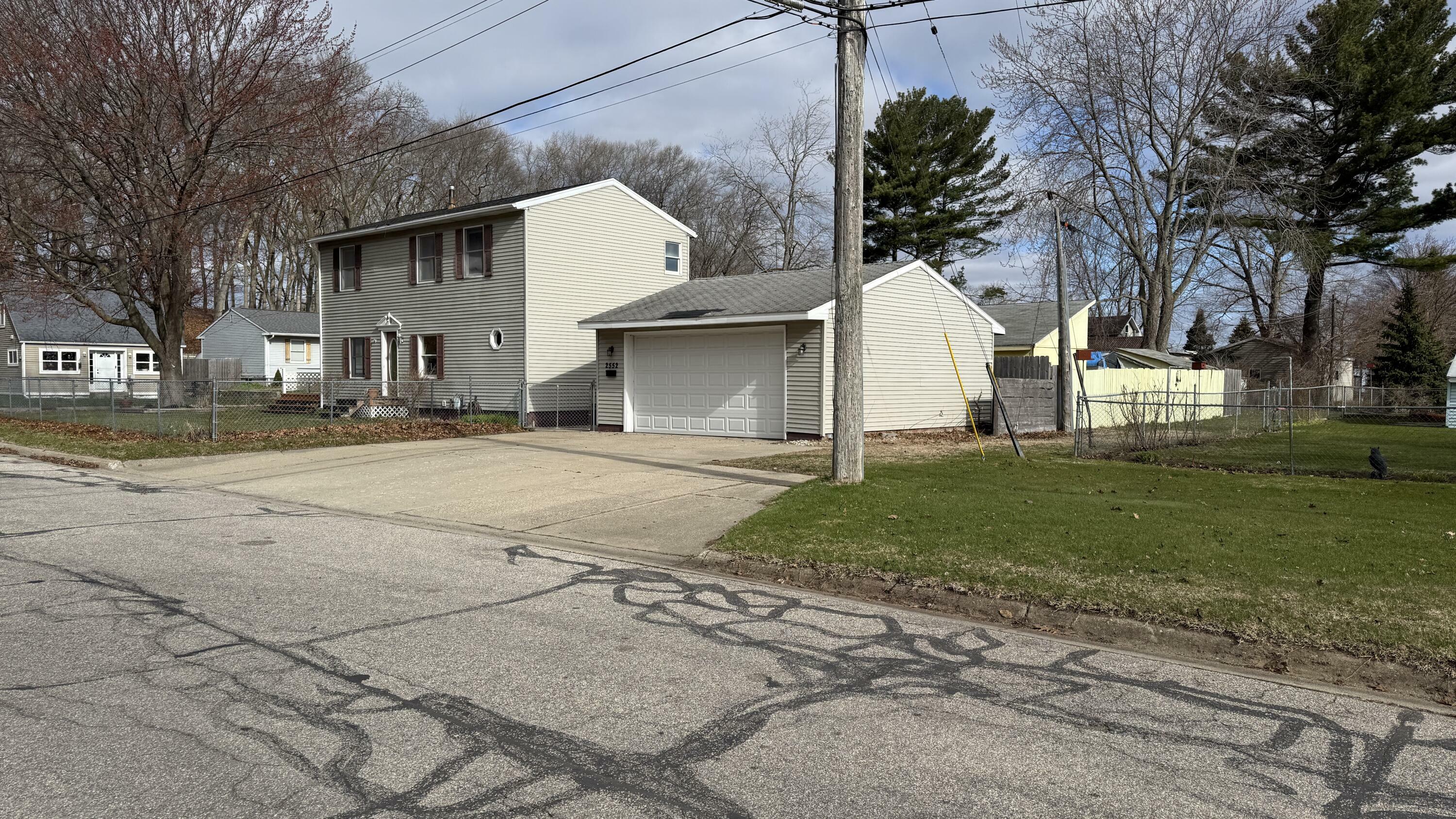 Property Photo:  2552 Miner Avenue  MI 49441 