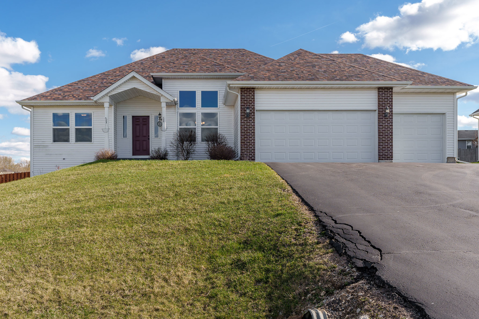 Property Photo: 618 Ashleigh Lane IL 61073