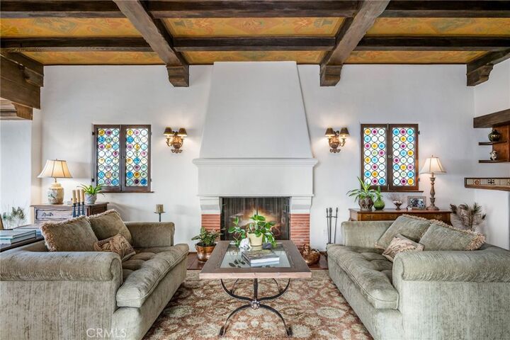 Property Photo: 624 Calle Miramar CA 90277