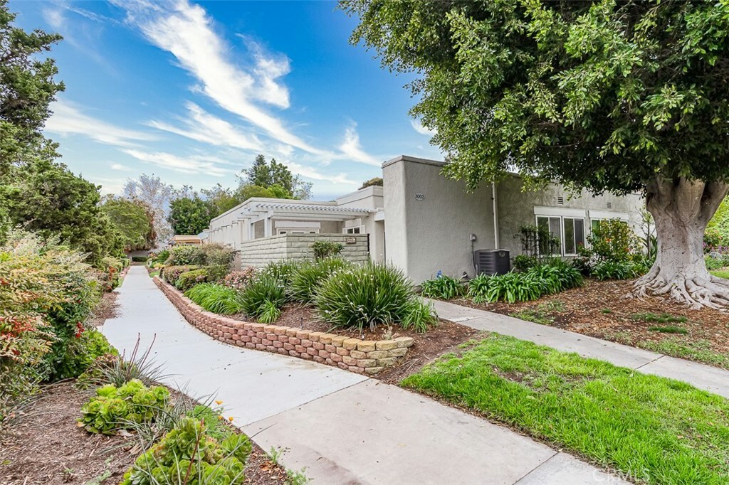 Property Photo: 3002 Via Buena Vista B CA 92637