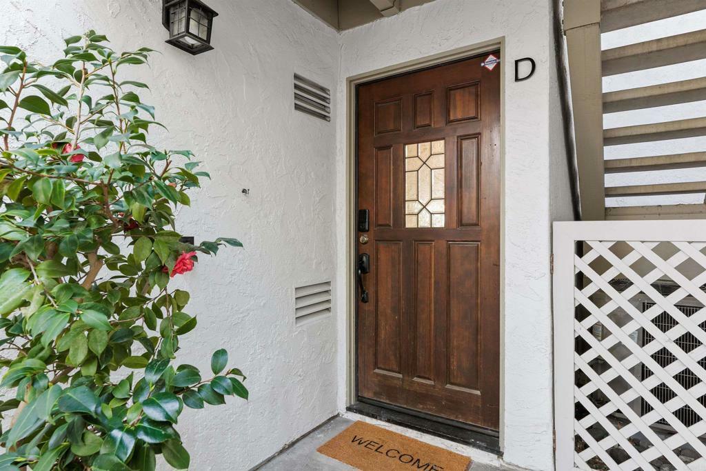 Property Photo: 532 1/2 Via De La Valle D CA 92075