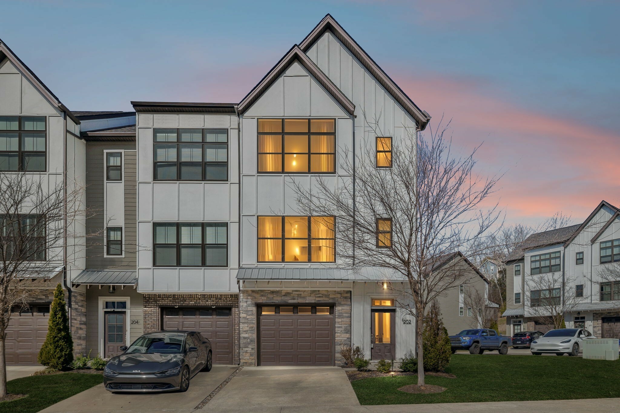 Property Photo: 202 Stonecrest Cir TN 37209