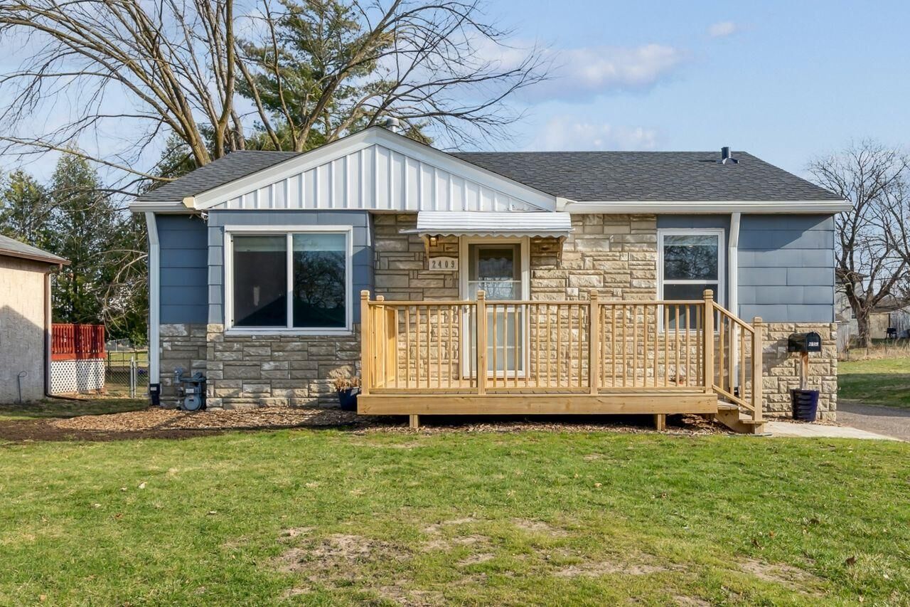 Property Photo:  2409 14th Avenue E  MN 55109 