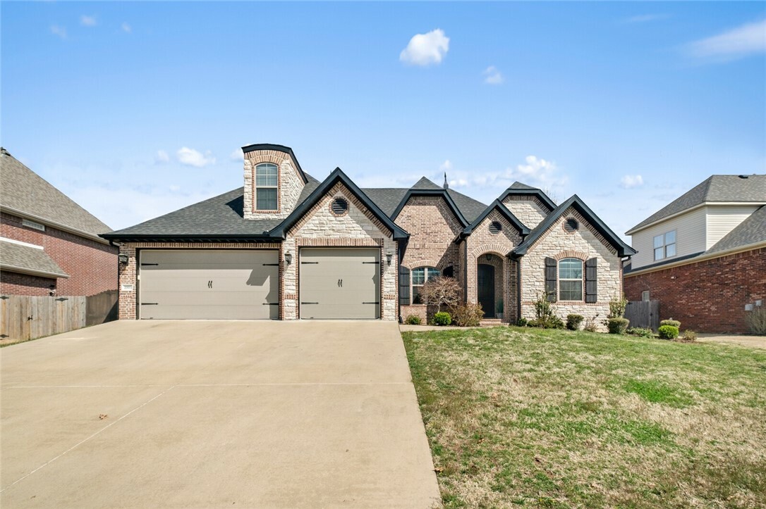 Property Photo: 3905 NE Cadbury Avenue AR 72712
