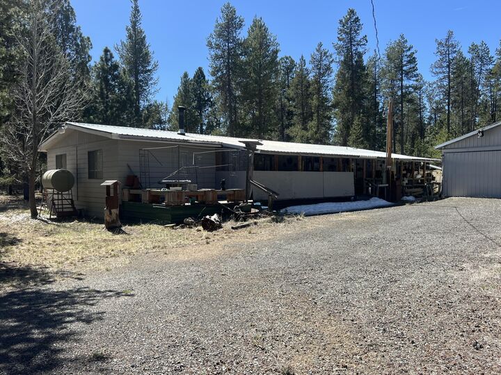 Property Photo: 51905 Kiwa Lane OR 97739