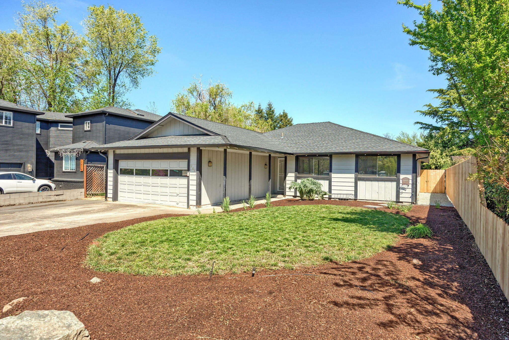 Property Photo: 2621 Siskiyou Boulevard OR 97504