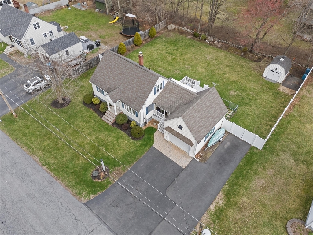 Property Photo:  9 Maclarnon Rd  NH 03079 