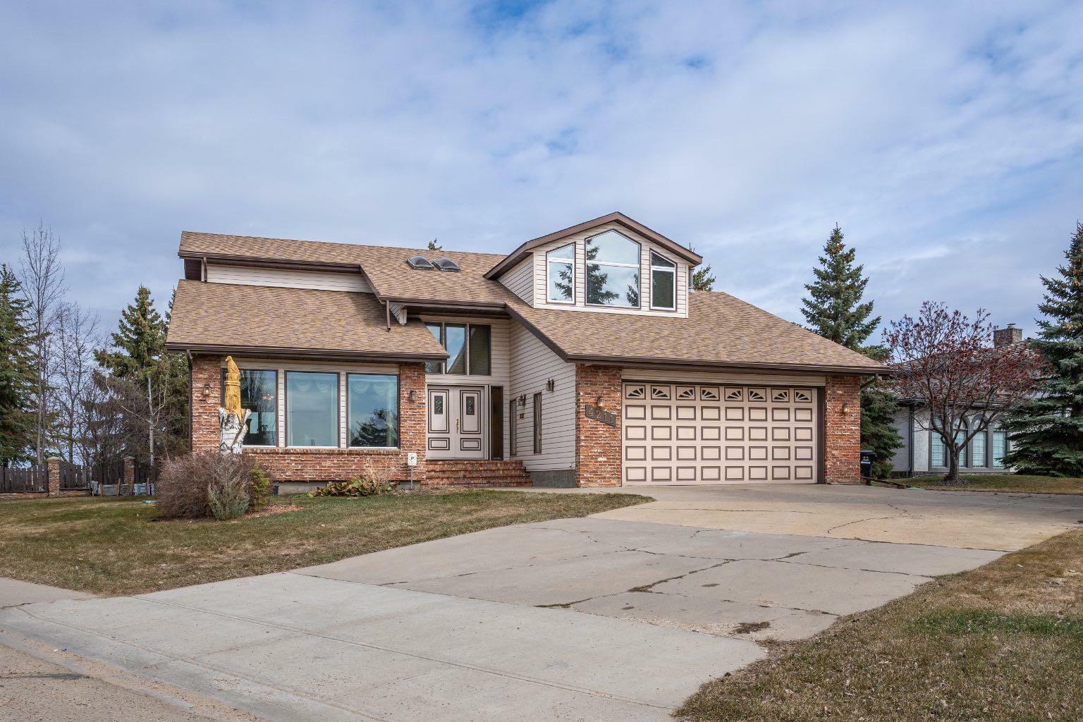Property Photo: 4211 69 Street AB T4V 3V9