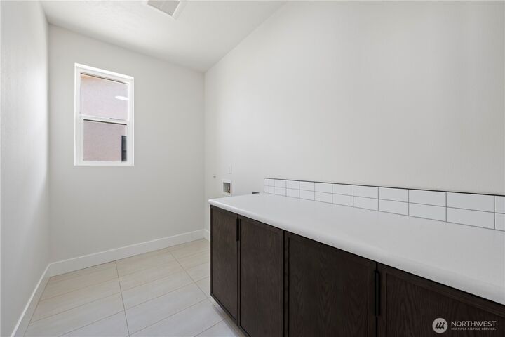 Property Photo:  1111 E Mt Hood Street  WA 99344 