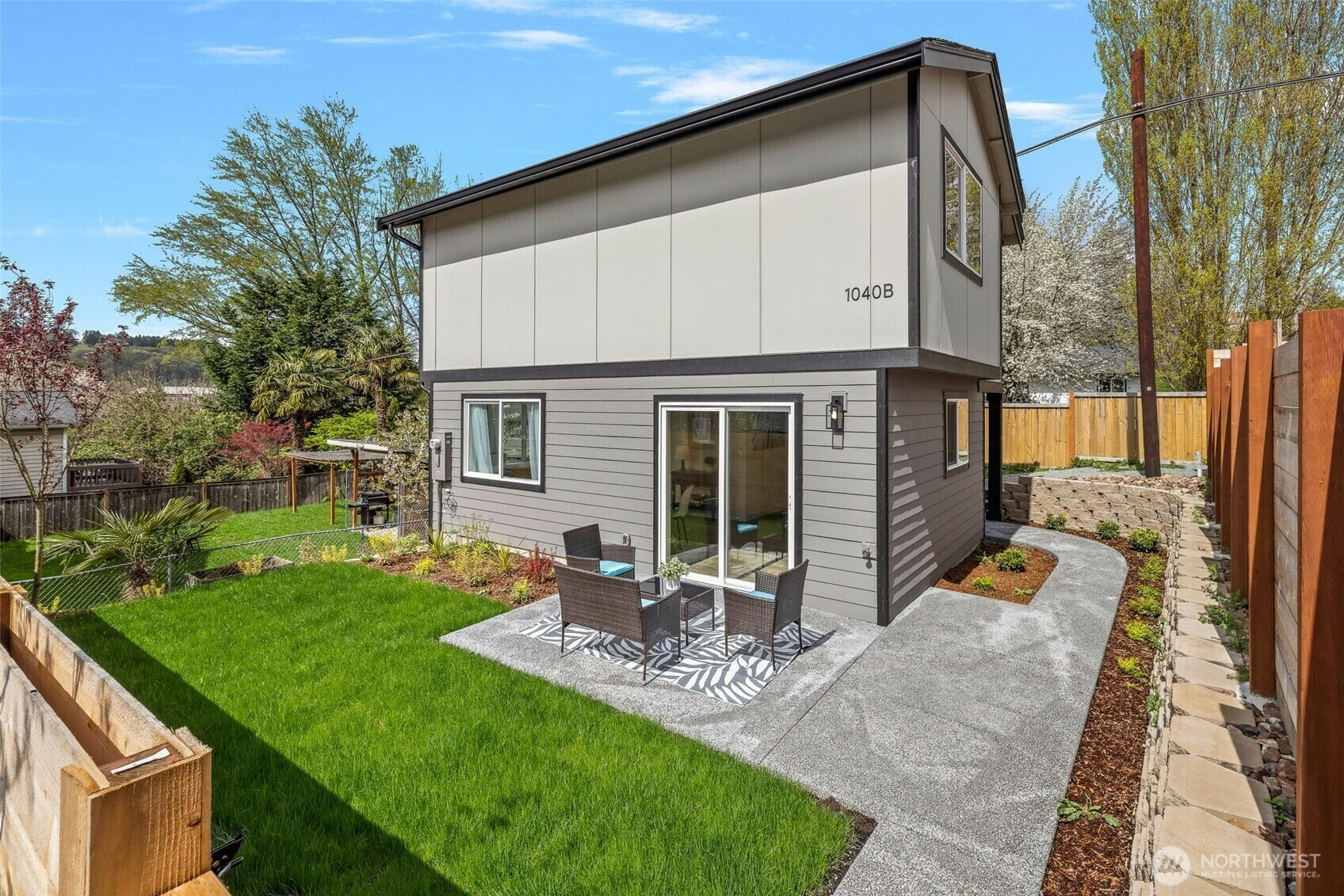 Property Photo:  1040 S Director Street B  WA 98108 