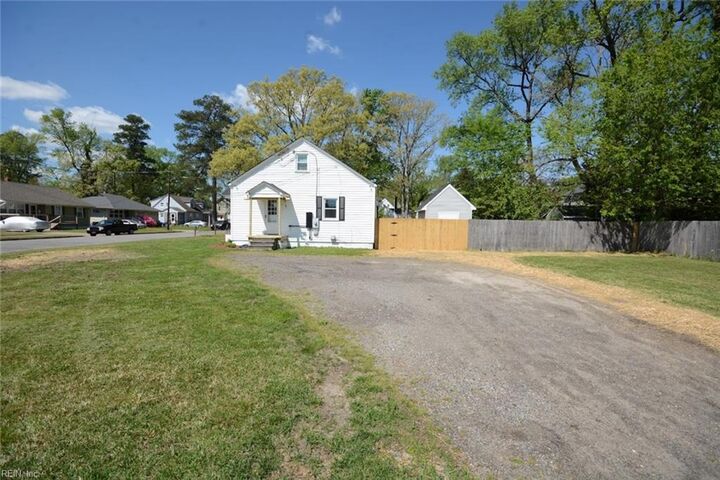 Property Photo:  101 Dahlgren Ave  VA 23702 