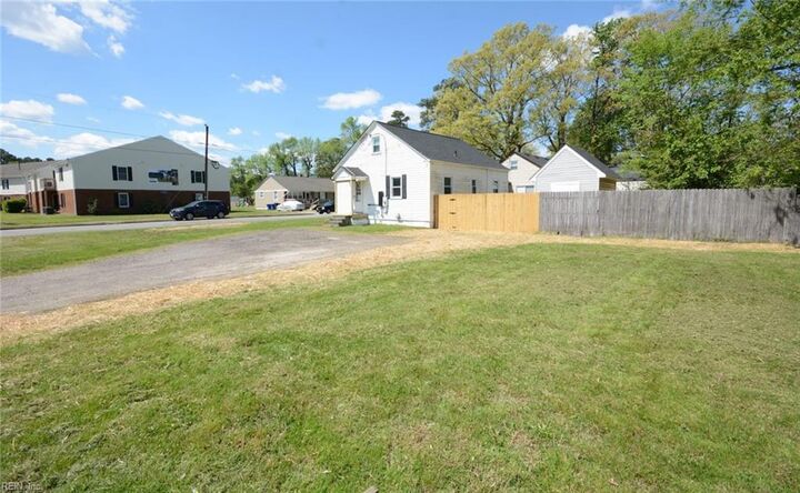 Property Photo:  101 Dahlgren Ave  VA 23702 