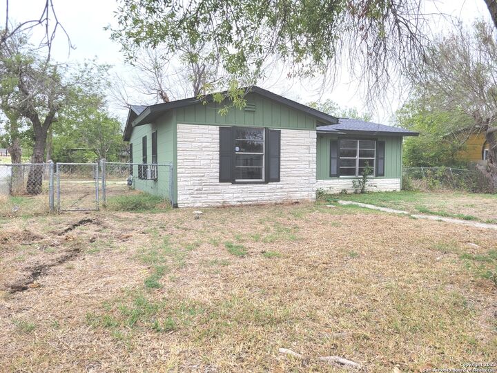 Property Photo: 302 Zabra TX 78227