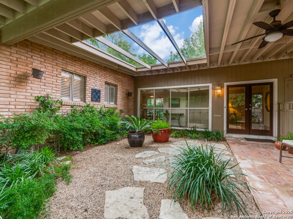 Property Photo: 104 Coventry Ln. TX 78209