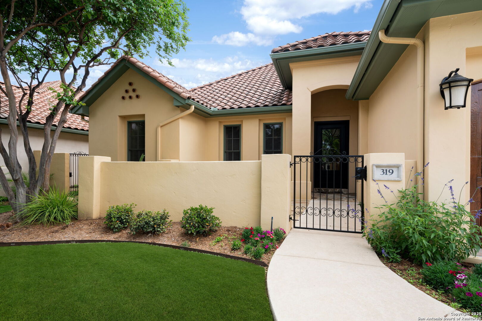 Property Photo: 319 Geddington TX 78249