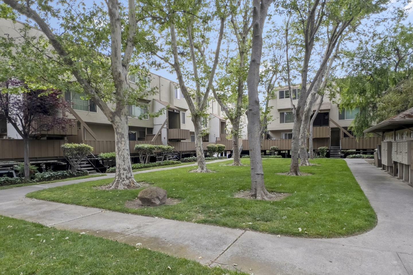 Property Photo: 410 Auburn Way 19 CA 95129