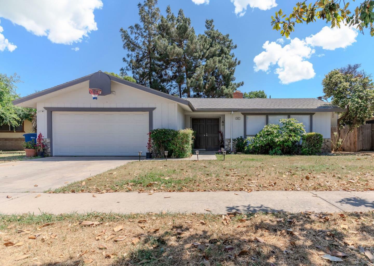 2457 West San Gabriel Avenue  Fresno CA 93705 photo