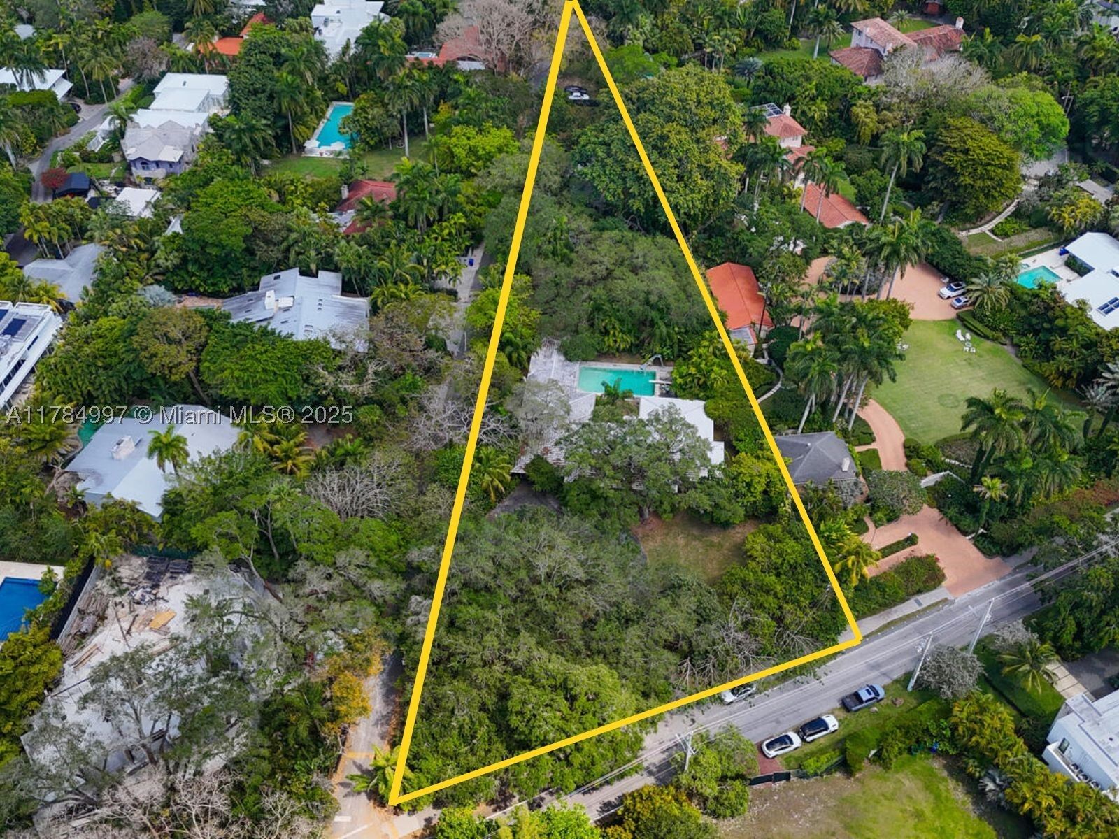 Property Photo: 4151 S Douglas Rd FL 33133