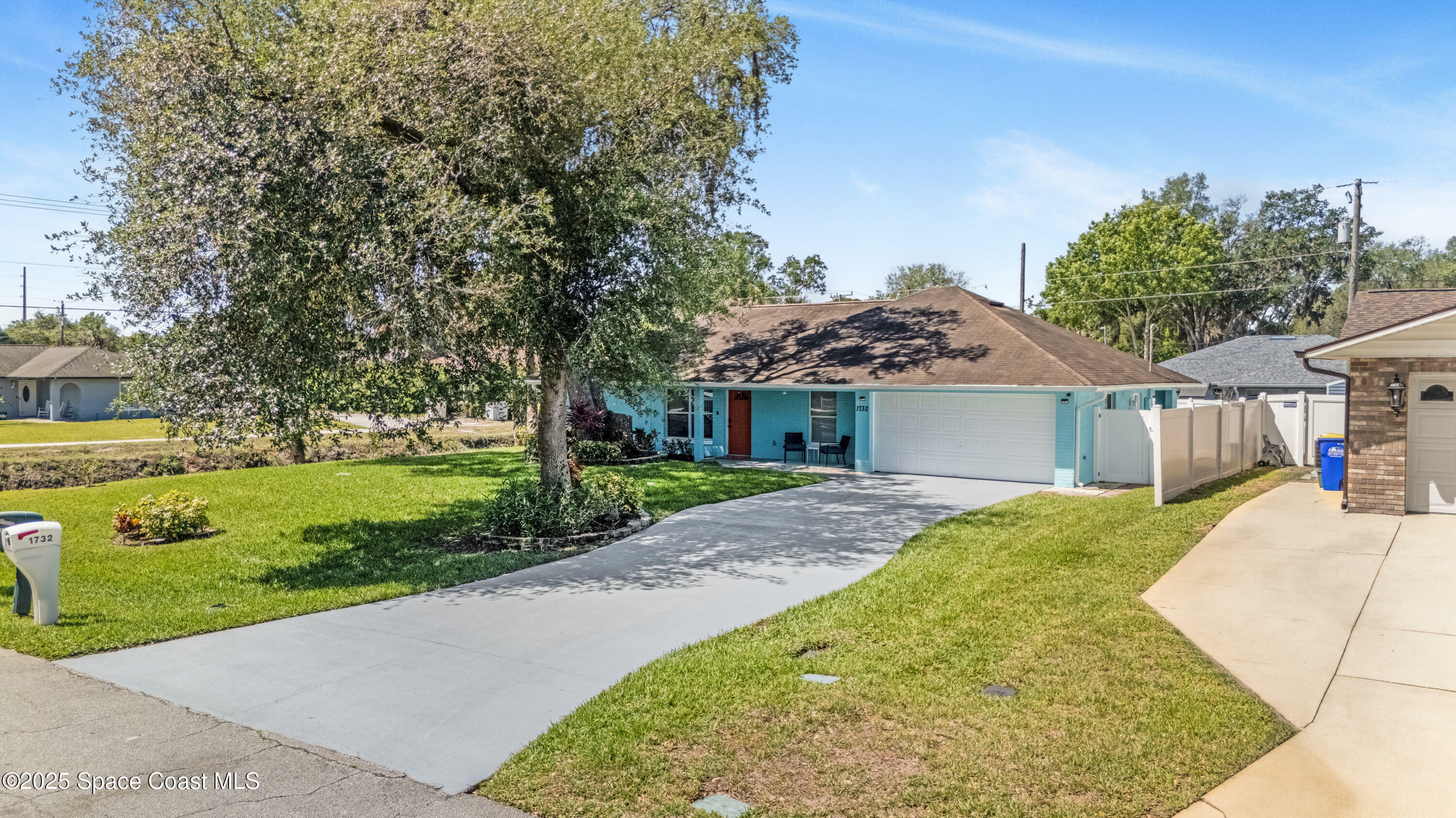 Property Photo: 1732 Sabal Palm Drive FL 32132