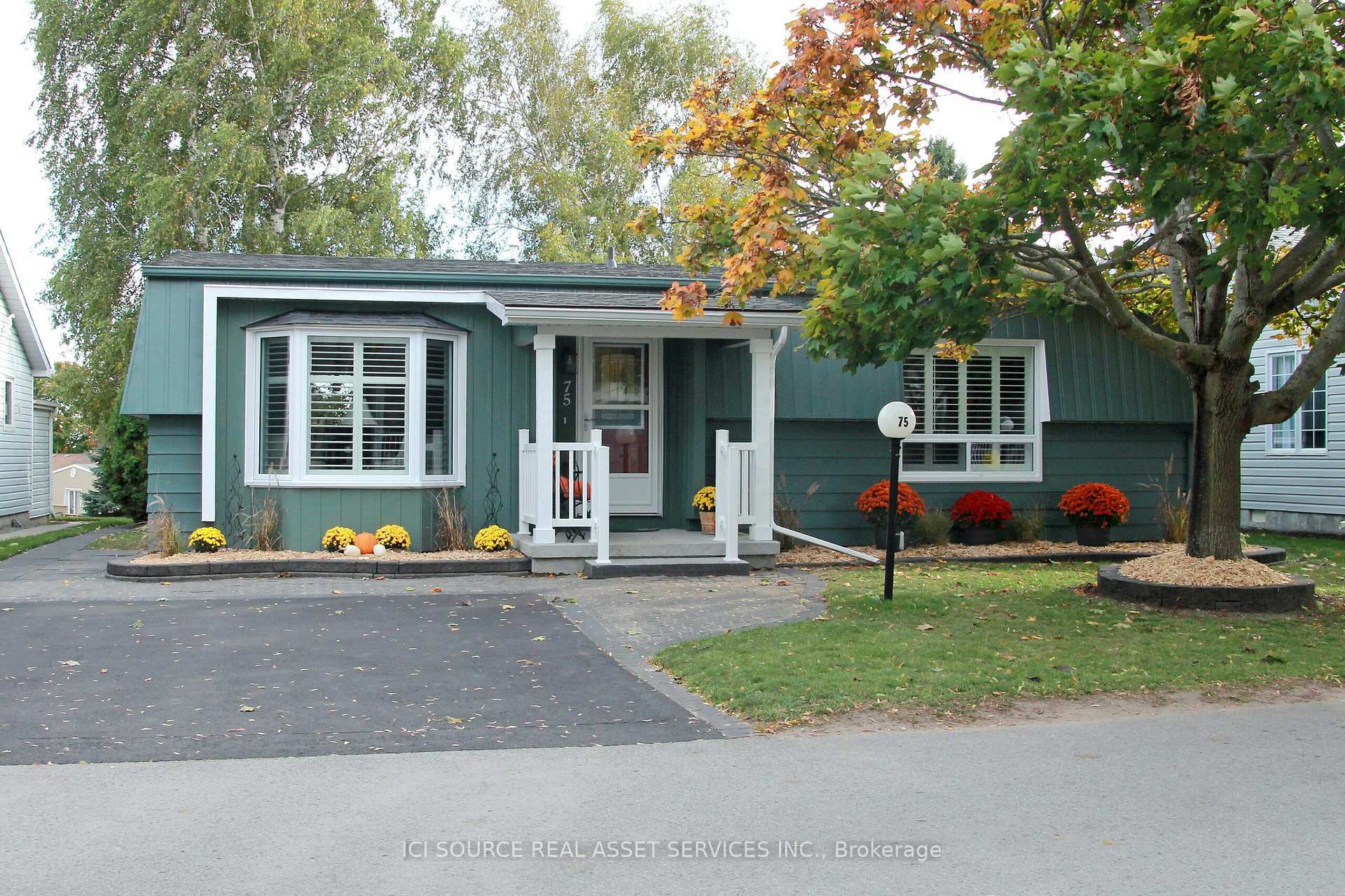 Property Photo: 75 Wilmot Trail ON L1B 1B8