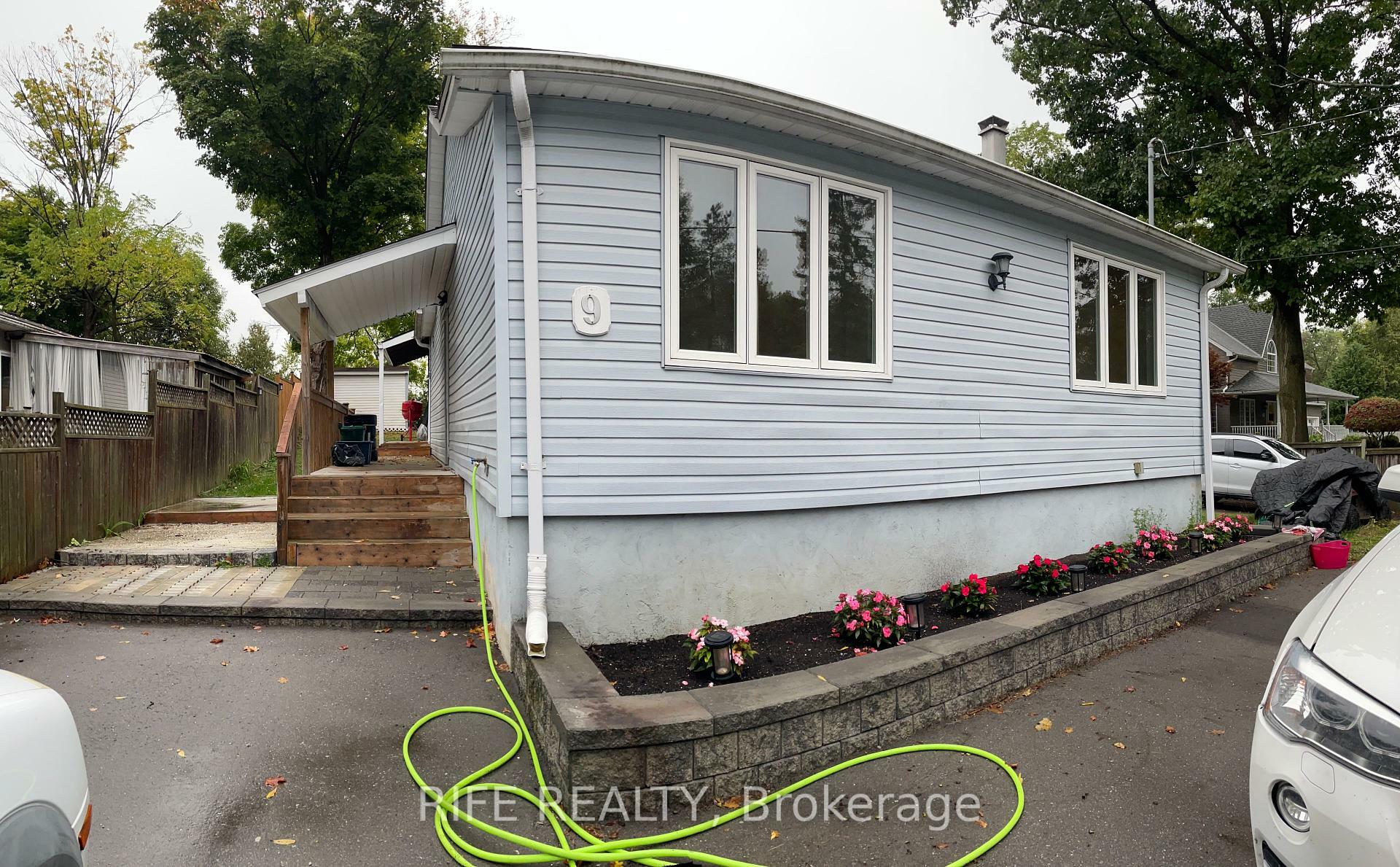 Property Photo: 9 Stapleton Drive ON L4A 7X3